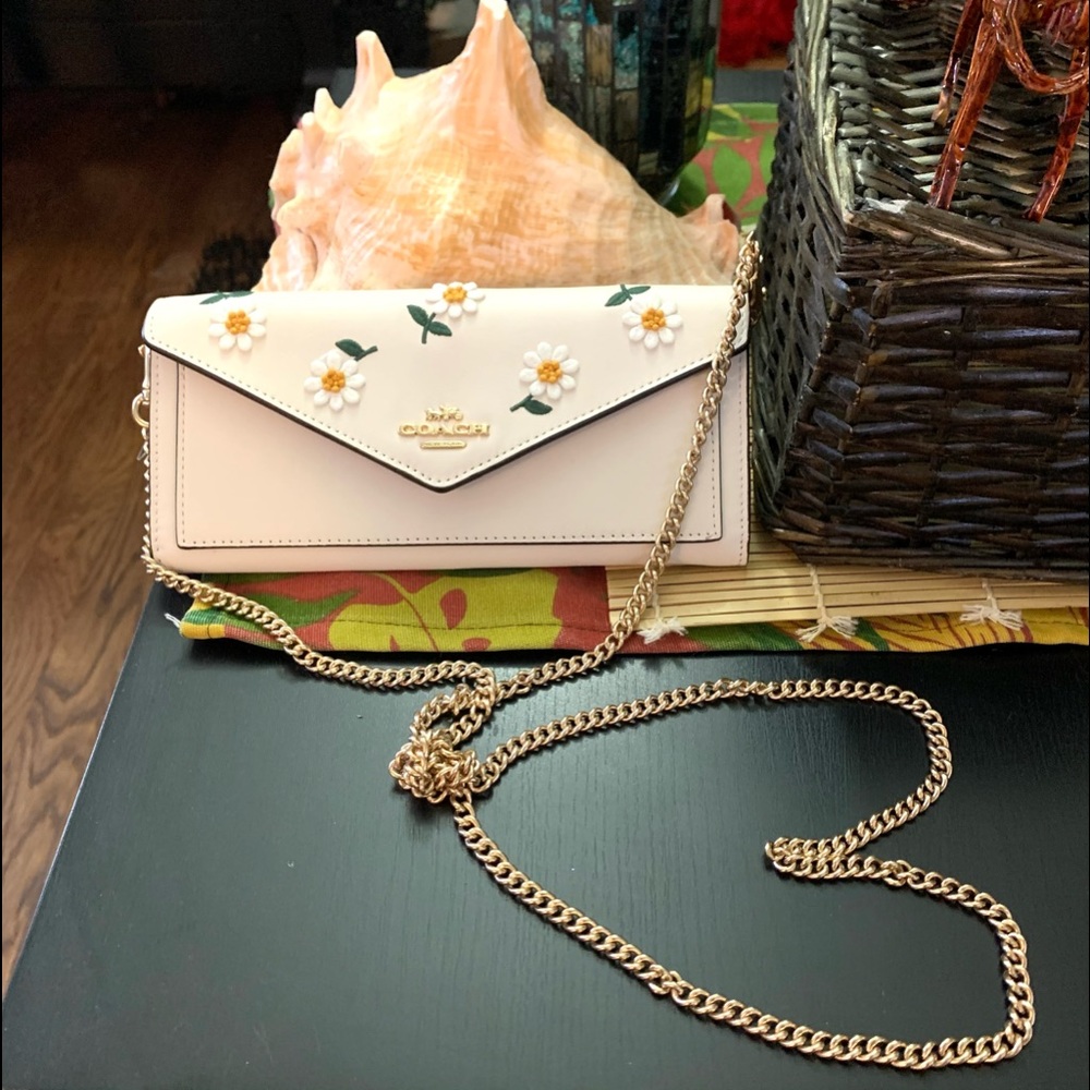 🎥 COACH Daisy Chain Envelope Wallet